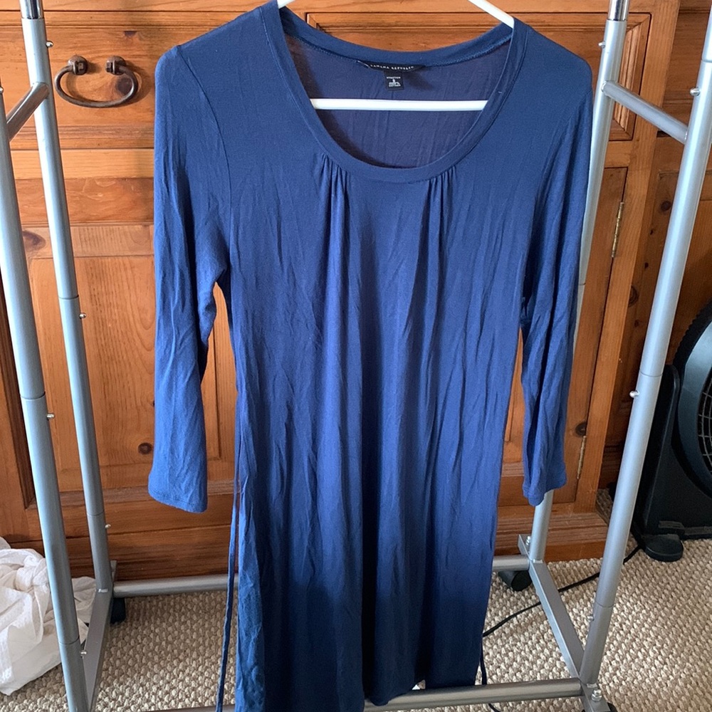 Soft and stretchy Banana Republic dress